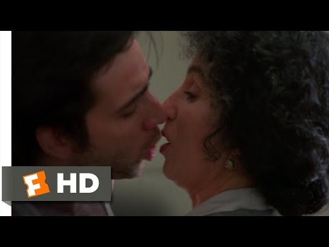 Moonstruck (6/11) Movie CLIP - A Wolf Without a Foot (1987) HD