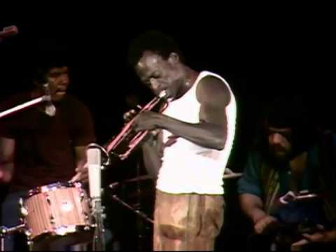 Miles Davis - Full Concert - 08/18/70 - Tanglewood (OFFICIAL)