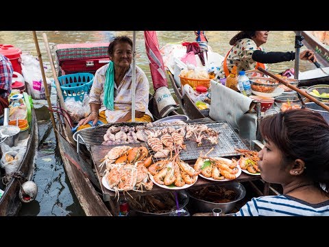 Thai Food at Amphawa Floating Market - Thailand SEAFOOD FEAST Cooked on a Boat!